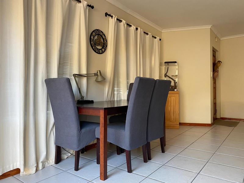 2 Bedroom Property for Sale in Uitzicht Western Cape